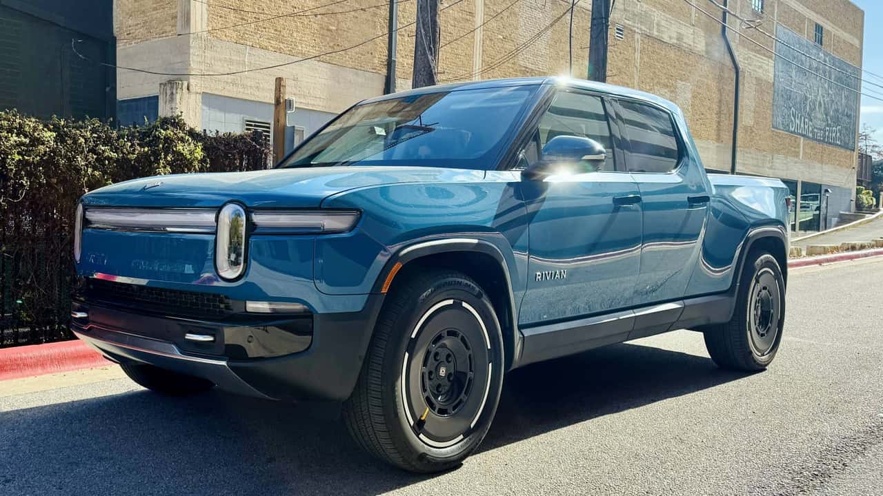 2025 Rivian R1 Top