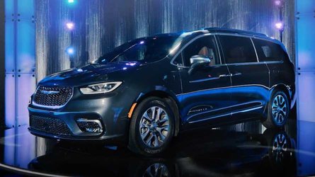 Chrysler Pacifica Ad Says People Who Don’t Drive A Hybrid Suck