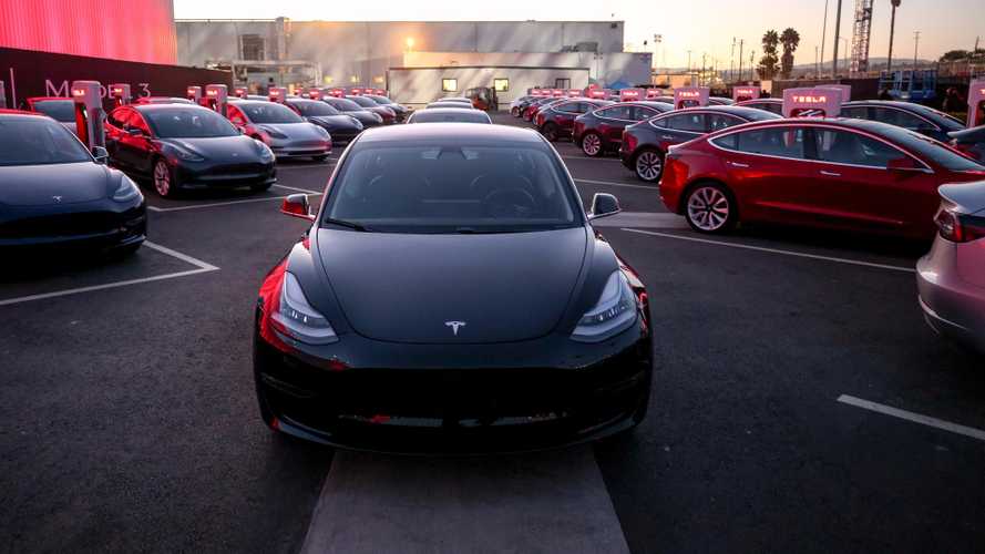 Tesla Offering Model 3 Refresh, Pre-Refresh, Showroom Discounts In Germany